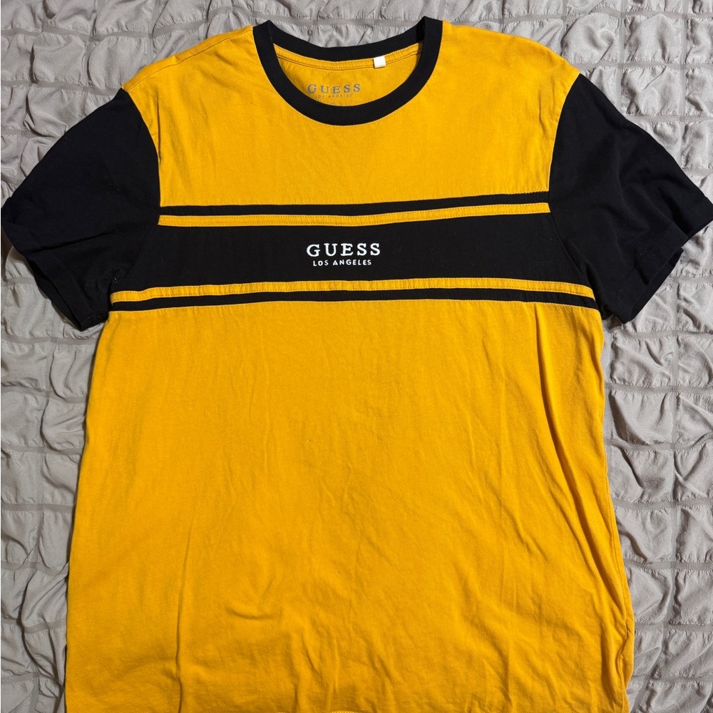 GUESS Men's Tee in Yellow and Black